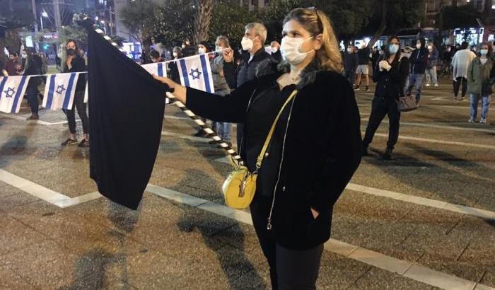 Israele, viaggio tra i Black flag: "Scendiamo in piazzo contro il Governo dell'illegalità"