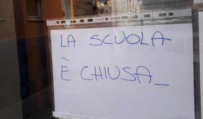 I sindacati della scuola contro Azzolina: "Non c'è nessun piano per la riapertura"