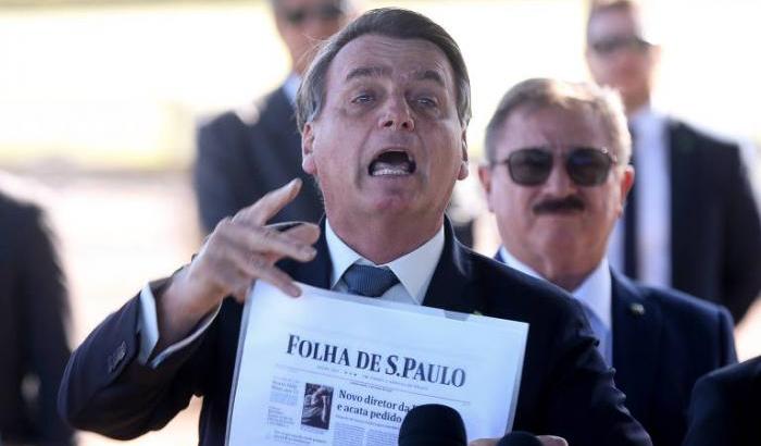 Domande scomode e Bolsonaro insulta i giornalisti del Folha: "Canaglie, state zitti"