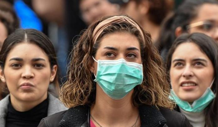 Ora c'è la conferma scientifica: "Le mascherine riducono la trasmissione aerea del virus"