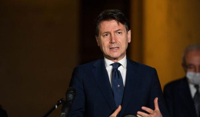 Il Governo senza accordo sul decreto rilancio: Conte convoca un CdM notturno