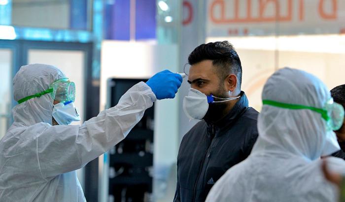 La Lombardia pensa all'obbligo di misurazione della temperatura al lavoro