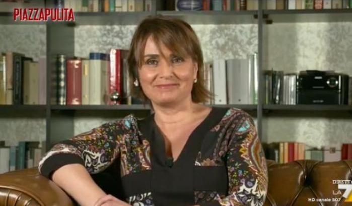 L'immunologa Viola smentisce i complottisti irriducibili: "Falso che Covid-19 sia artificiale"