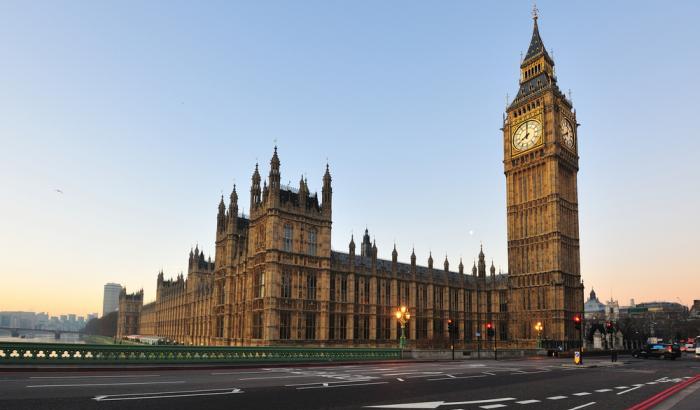 Quasi 34.000 morti nel Regno Unito, ma il ministro della salute &egrave; ottimista: "Abbiamo superato il picco"