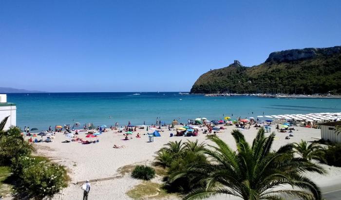 La Sardegna riapre le spiagge (ma piove): ecco tutte le regole