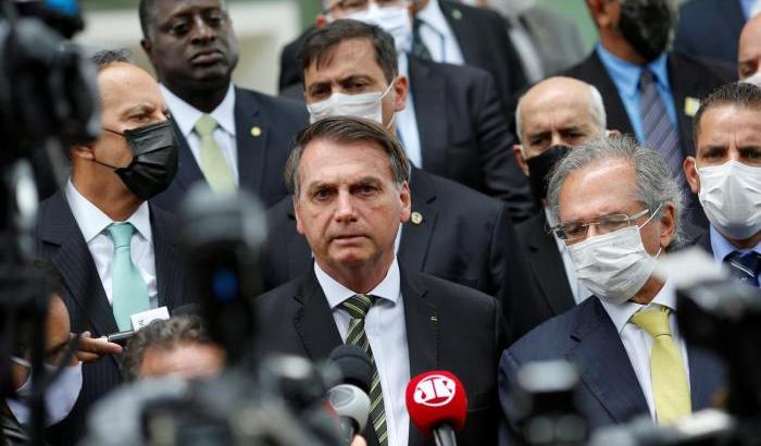 Brasile al collasso e l'ex ministro della Sanità accusa Bolsonaro: "Ha perso un mese"