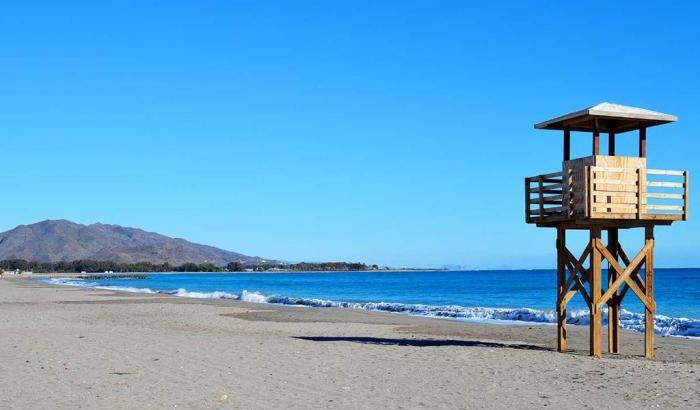 L'Andalusia guarda all'estate: non più di 4 ore in spiaggia ma prima...