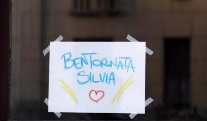 Silvia Romano ha ricevuto almeno 40 minacce di morte: l'antiterrorismo indaga