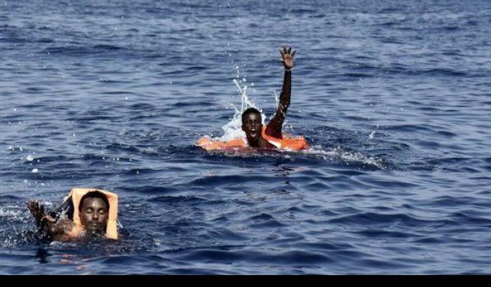 L'allarme dei migranti alla deriva vicino a Malta: "Aiuto, stiamo morendo"