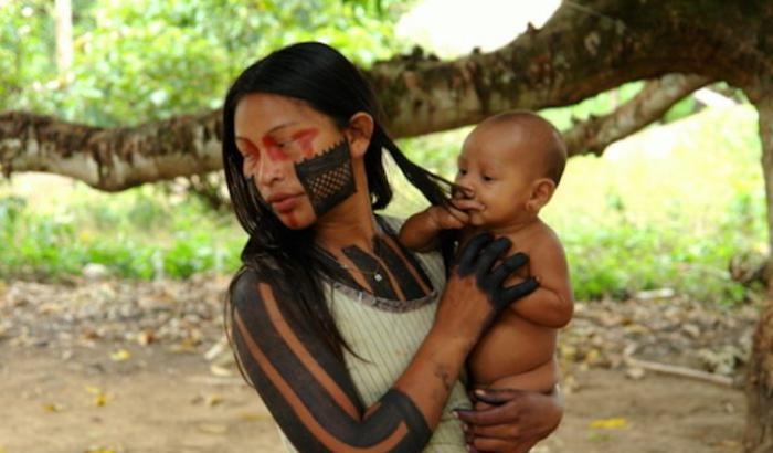 Nel Brasile del negazionista Bolsonaro il Covid-19 colpisce 44 tribù di nativi