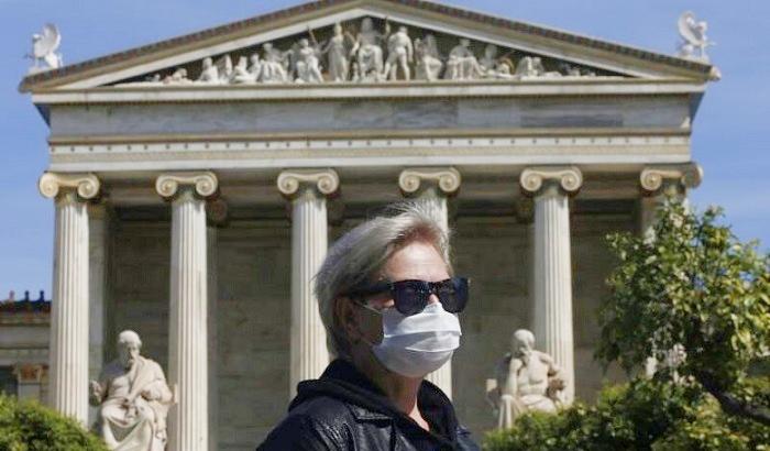 Covid dilaga in Grecia: il governo anticipa il coprifuoco alle 18 nei week end