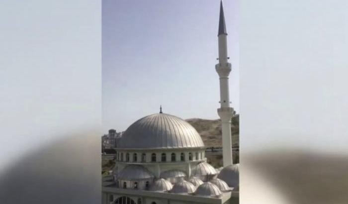 La Turchia si ribella a Erdogan: dalle moschee di Smirne diffuse le note di Bella Ciao