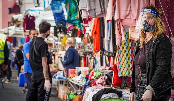 I dati dell'Inail: "In 15 giorni 965 contagi in più sul lavoro"