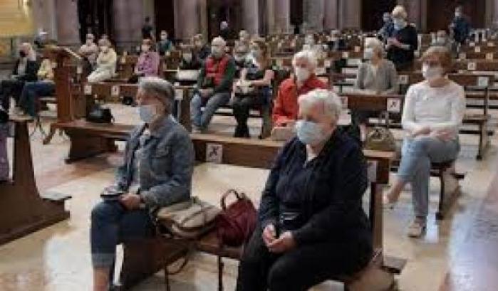 Il Covid dilaga e i parroci sono preoccupati: "Chissà se domenica si potrà dire messa"