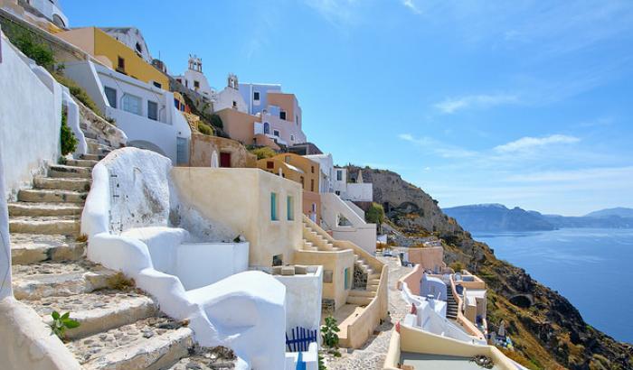 Anche la Grecia riapre ai turisti, ma non all'Italia