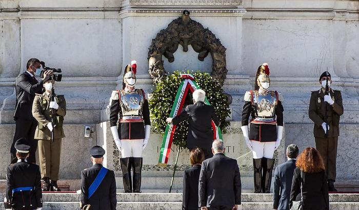 Festa della Repubblica senza parata, Mattarella: "Restiamo uniti per affrontare la crisi"