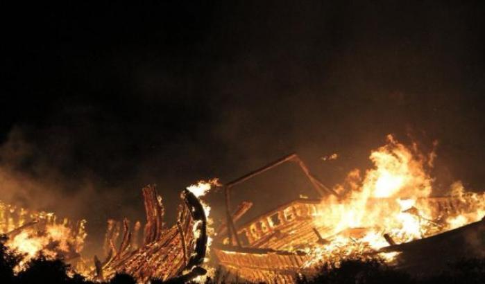 Bartolo sul rogo dei barconi a Lampedusa: "Qualcuno ha interesse a destabilizzare l'isola"
