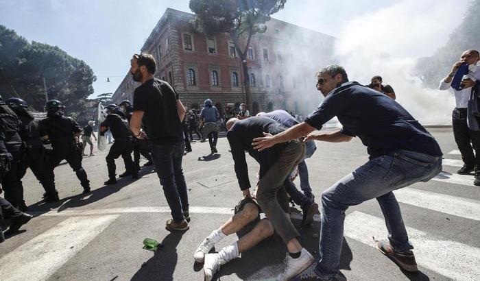 Ultras e fascisti in azione a Roma