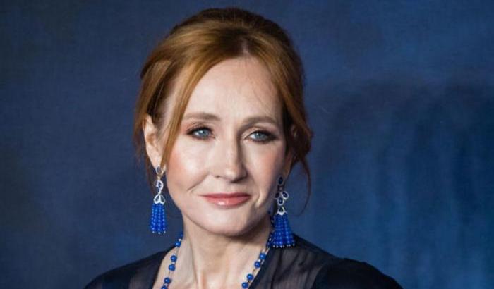 J.K. Rowling, l'autrice di Harry Potter, è accusata di essere transfobica
