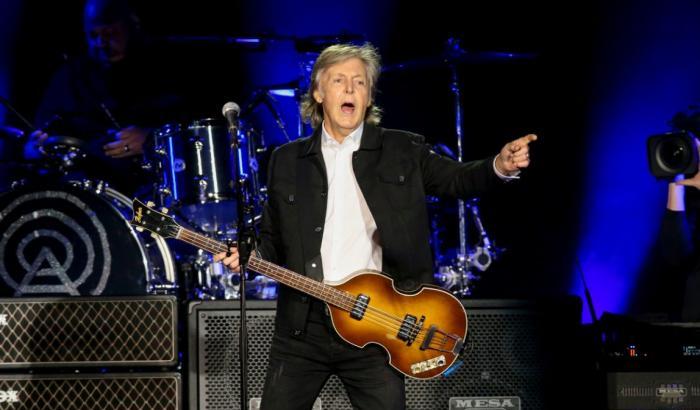 "Rimborsate i biglietti agli italiani": la rabbia di McCartney dopo la cancellazione dei concerti