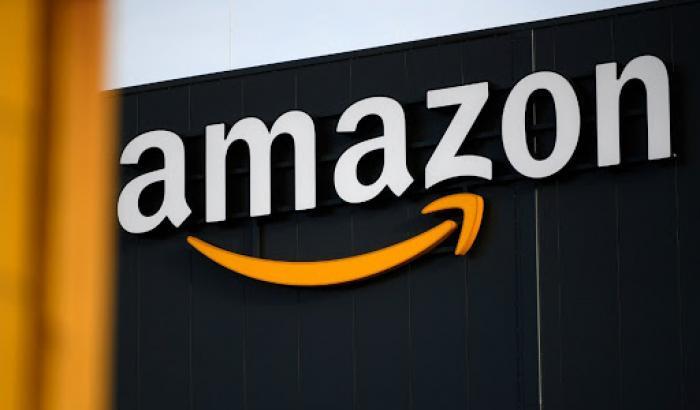 Alla fine Amazon è costretta ad ammettere: "I nostri autisti fanno pipì nelle bottiglie"