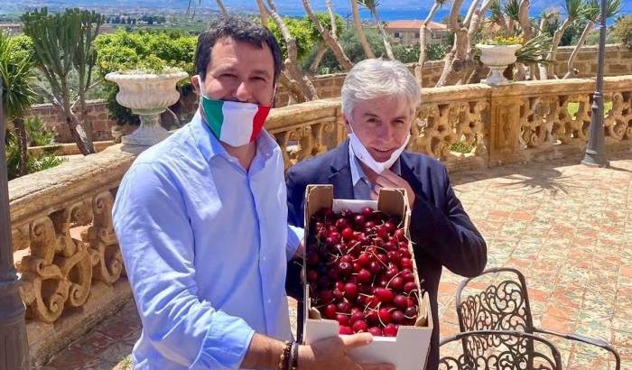 Salvini torna ad attaccare le Ong: "Molte ragazze finite sulla strada arrivate con i loro barconi"