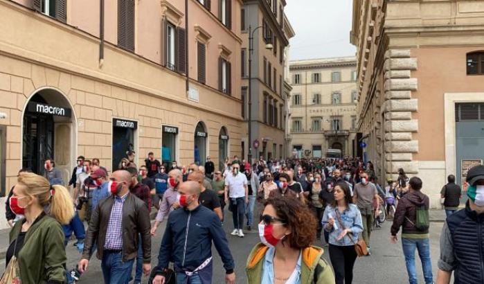 'Mascherine tricolori': gli estremisti di destra di nuovo in piazza contro la 'dittatura sanitaria"