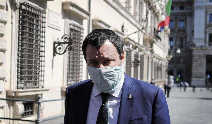 De Cristofaro a Salvini: "Non ti piacciono i bambini dietro al plexiglas? E dietro ai fili spinati?"