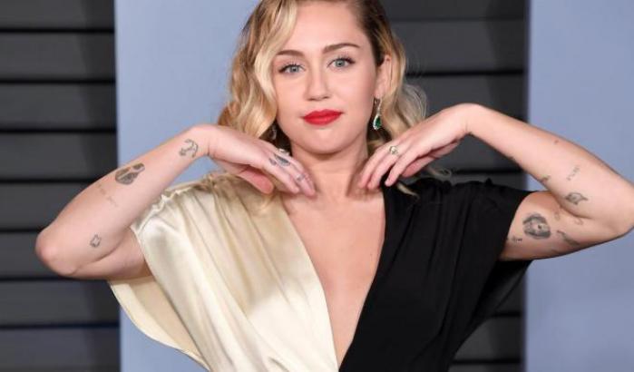Miley Cyrus scrive a Conte: unisciti al "Global goal: Unite for future' contro il coronavirus"