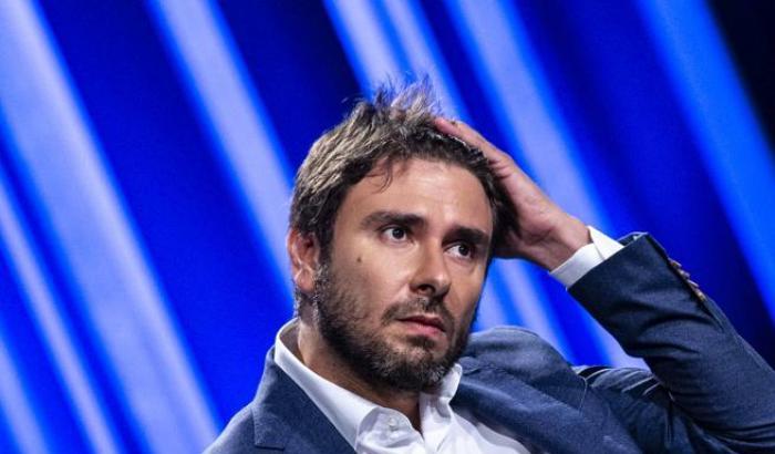 Di Battista ci resta male: "Se Grillo non la pensa come me, amen"