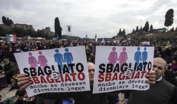 Difendono il 'diritto' di essere omofobi: il Family Day annuncia una manifestazione contro la Legge Zan