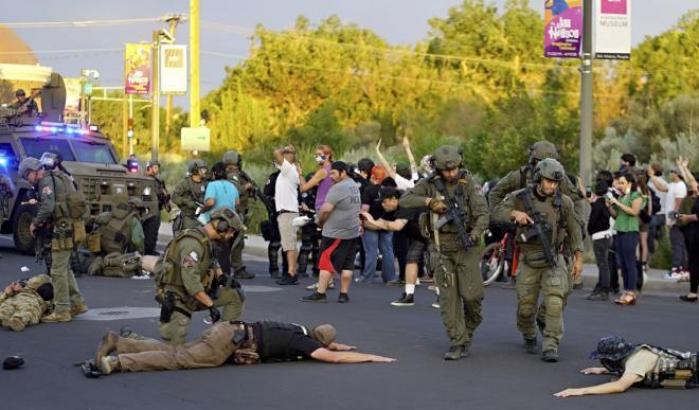 Le milizie di destra attaccano la manifestazione ad Albuquerque