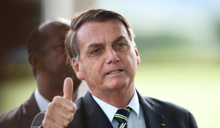 Mentre il folle Bolsonaro nega Covid, in un solo giorno 35 mila contagi in Brasile