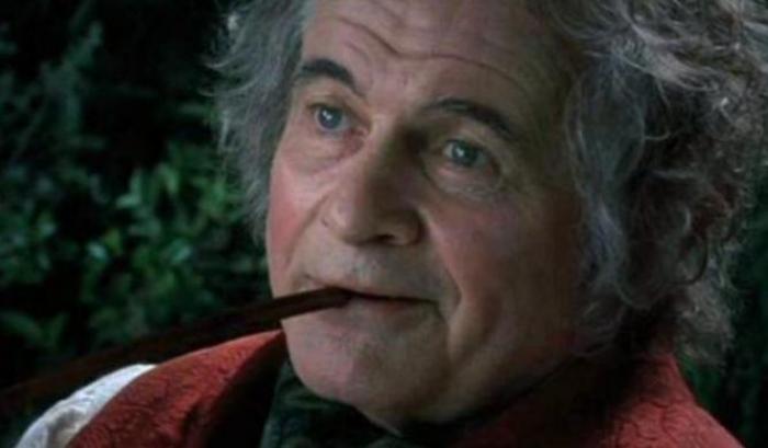 Ian Holm nei panni di Bilbo Baggins