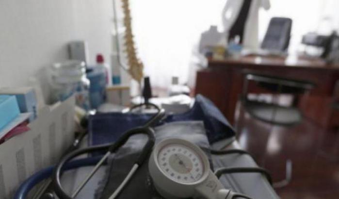 Triste il paese che di fronte a 800 morti al giorno sostituisce la piet&agrave; con l&rsquo;indifferenza