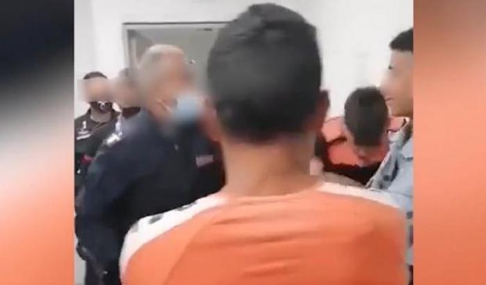 Schiaffi e insulti a due migranti, indagato un poliziotto di Agrigento
