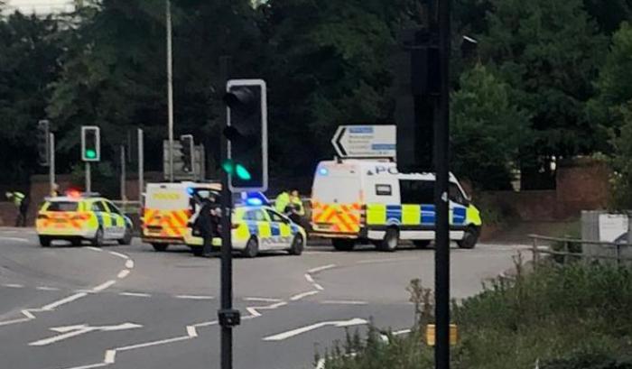 Tre persone accoltellate in un parco a Reading, la polizia ora conferma: "È terrorismo"
