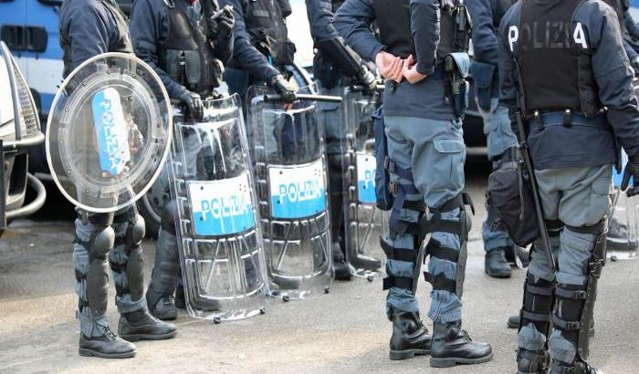 Amnesty: "In Italia uso della forza della polizia per applicare le misure anti-lockdown"