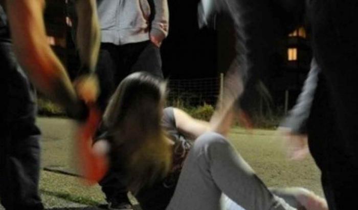 Una ragazzina minorenne violentata si vendica e accoltella il suo stupratore