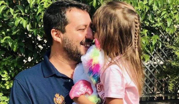 Salvini fa propaganda anche quando si tratta della salute: "Non mando mia figlia a scuola con la mascherina"