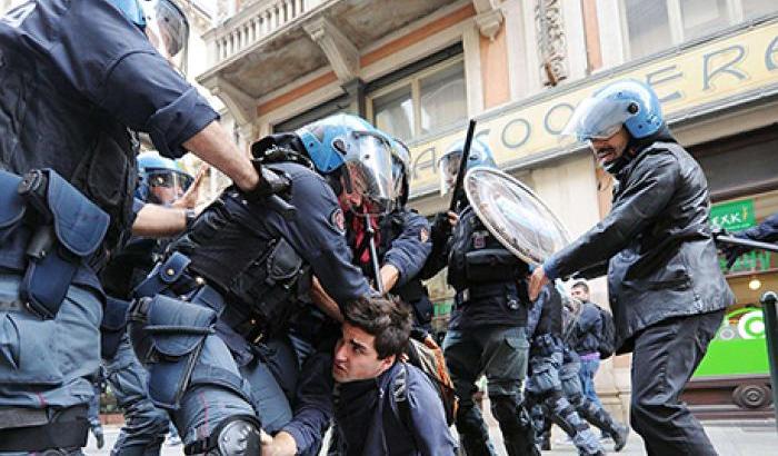 00057109-polizia-violenta Polizia violenta