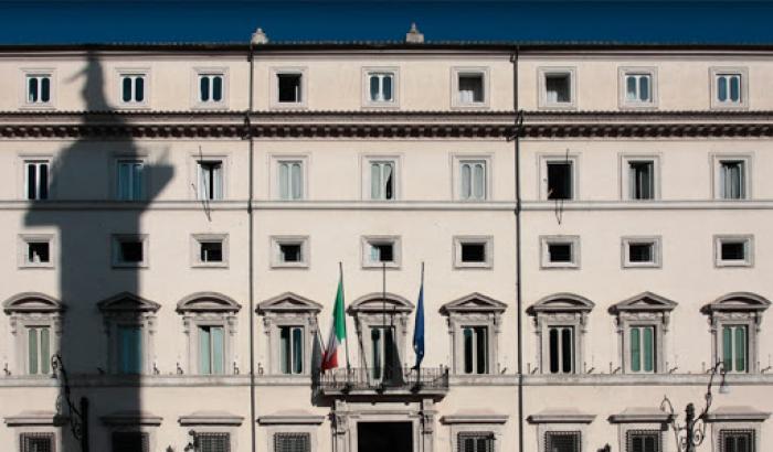 A Palazzo Chigi è allarme ladri di Amuchina, spuntano i cartelli: vietato porta via il gel igenizzante
