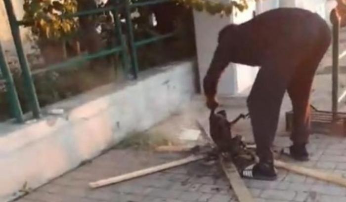 000571BF-l-uomo-che-cucina-un-gatto-per-strada L'uomo che cucina un gatto per strada