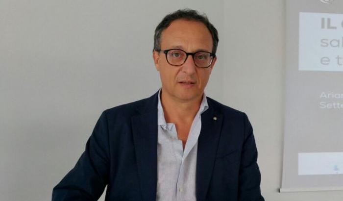 Il genetista Gasparini: "La sanità va gestita dallo Stato, alle Regioni la medicina territoriale"