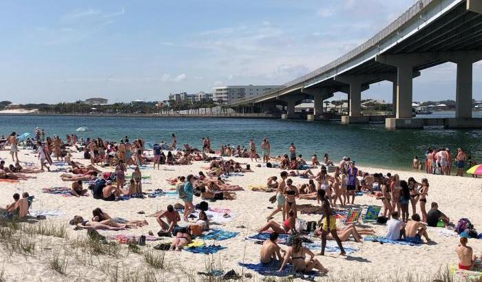 In Alabama organizzano i Covid-party: chi si infetta vince. L'ira di Burioni