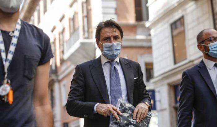 Conte è in partenza per Bruxelles: "Sto affilando le armi (diplomatiche)"