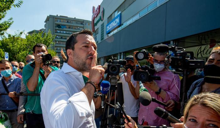 La 'vendetta' di Salvini sul figlio di Selvaggia Lucarelli: lo dà in pasto alla Bestia e viene riempito di insulti