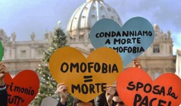 Bullizzato con insulti omofobi, tenta il suicidio: salvato dai carabinieri