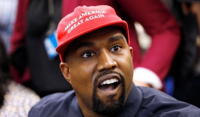 Il candidato Kanye West è contrario al vaccino: "Vogliono impiantarci dei chip"