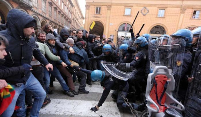 La preoccupazione del Viminale: la crisi economica rischia di far esplodere la rabbia sociale